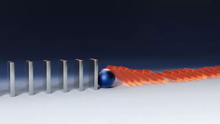 Glänzende orangefarbene und blaue Formen vor einem blauen Farbverlauf